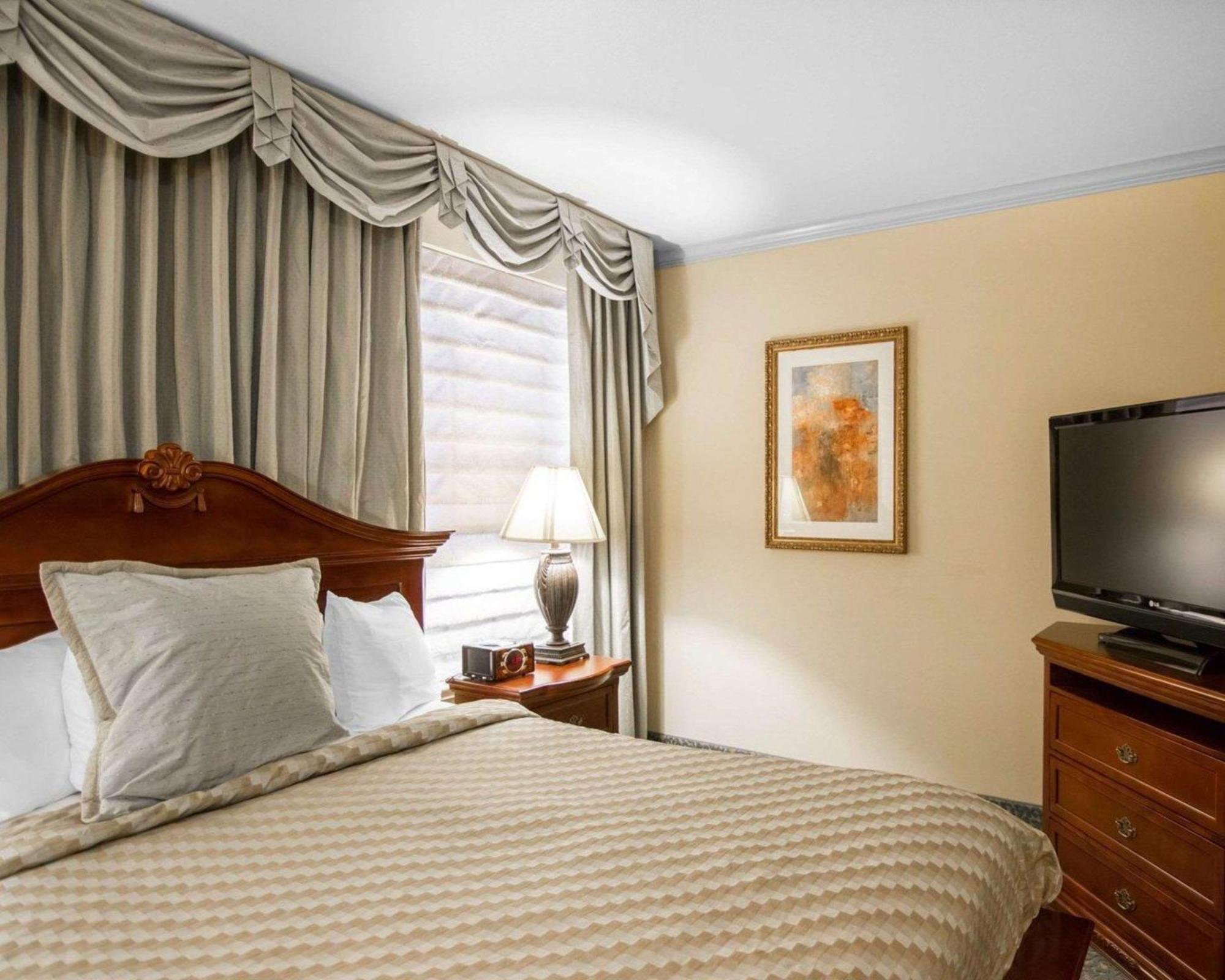 Liberty Hotel, Ascend Hotel Collection Клебърн Екстериор снимка